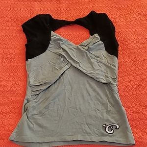 Southern threads like new condition. Size small